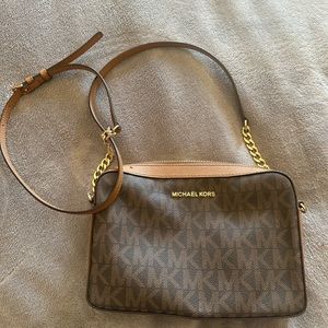 NEW with out tags, MK CROSS BODY